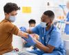 Vaccinurile și inteligență artificială: La Cambridge are loc primul test pe oameni al unei componente create în întregime de un algoritm / Vaccinul a fost conceput pentru a oferi protecție împotriva tuturor coronavirusurilor