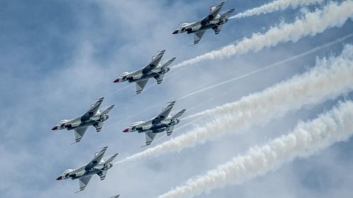 VIDEO America Strong: Avioanele Blue Angels si Thunderbirds vor zbura deasupra unor orașe din SUA pentru a promova "unitatea națională"