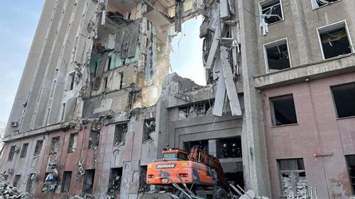 Un mort la Mîkolaiv şi o şcoală distrusă la Harkov cu rachete de tip S-300, în bombardamente vizând mai multe localităţi în sudul Ucrainei