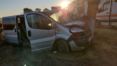 Zece persoane au fost transportate la spital în urma unui accident în Olt în care a fost implicat un microbuz