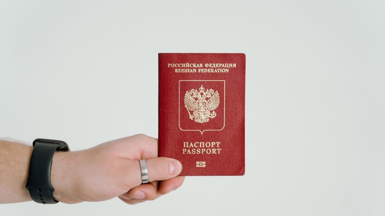 Rusia revine la practicile sovietice în încercarea de a împiedica fuga demnitarilor în străinătate