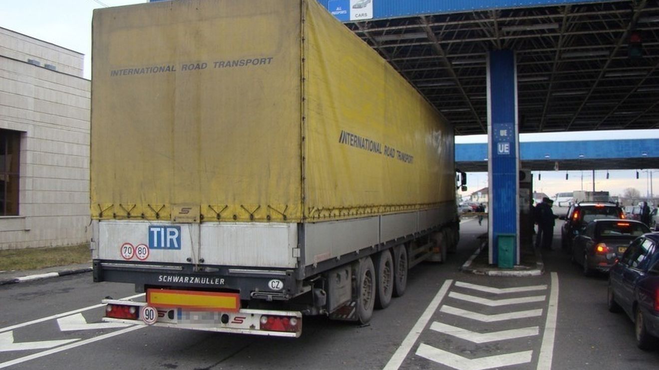 Peste 51 de tone de deşeuri de la societăţi din Ungaria şi Germania, oprite la punctele de trecere a frontierei de la Borș