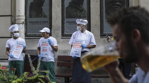 Propunerile HORA pentru funcționarea restaurantelor fără restricții: Prezentarea unui certificat de vaccinare sau testare rapidă la intrare în incinte