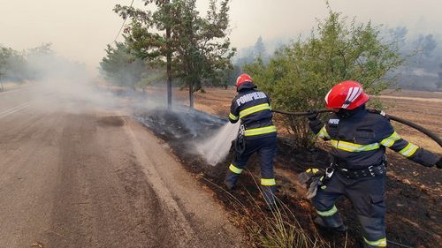 Pompierii români încep luni prima misiune de stingere a unui incendiu în Grecia: un foc la nord de capitala Atena
