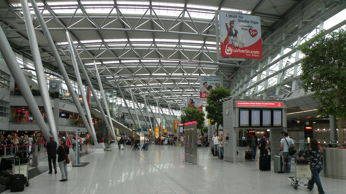 Testul pentru coronavirus devine obligatoriu începând de duminică la sosirea pe aeroporturile din Germania