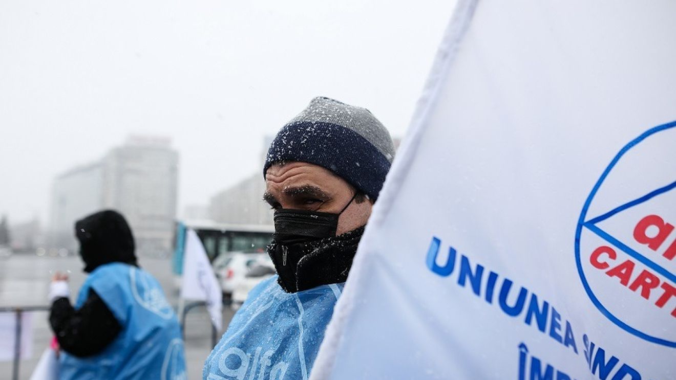 Angajaţii din Poliţie şi din penitenciare amână protestele anunţate pentru marţi în faţa sediului central al PNL