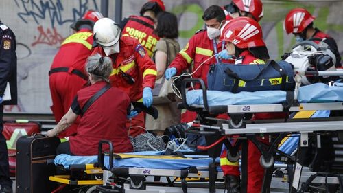 FOTOGALERIE Incendiu la Metroul din București, 25 de persoane au primit îngrijiri medicale