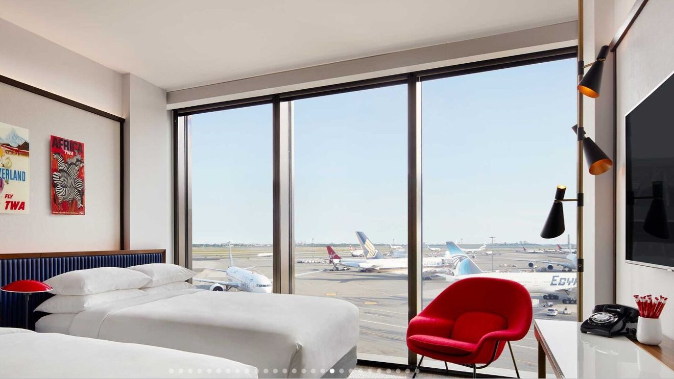 Un fost terminal de aeroport din New York a devenit unul dintre cele mai bune hoteluri din lume