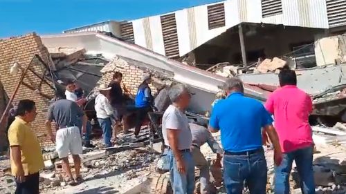VIDEO Șapte persoane au murit după ce acoperișul unei biserici din Mexic s-a prăbușit în timpul slujbei