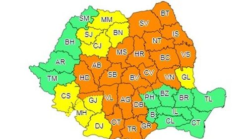 Cod portocaliu de vijelii în jumătate din țară. Vreme urâtă la munte