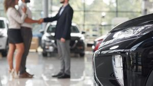 ANALIZĂ 2025 se conturează a fi un an greu pentru piața auto din România, dar și pentru șoferi. Vânzări de mașini în scădere, Rabla în aer, creșteri de costuri din toate direcțiile