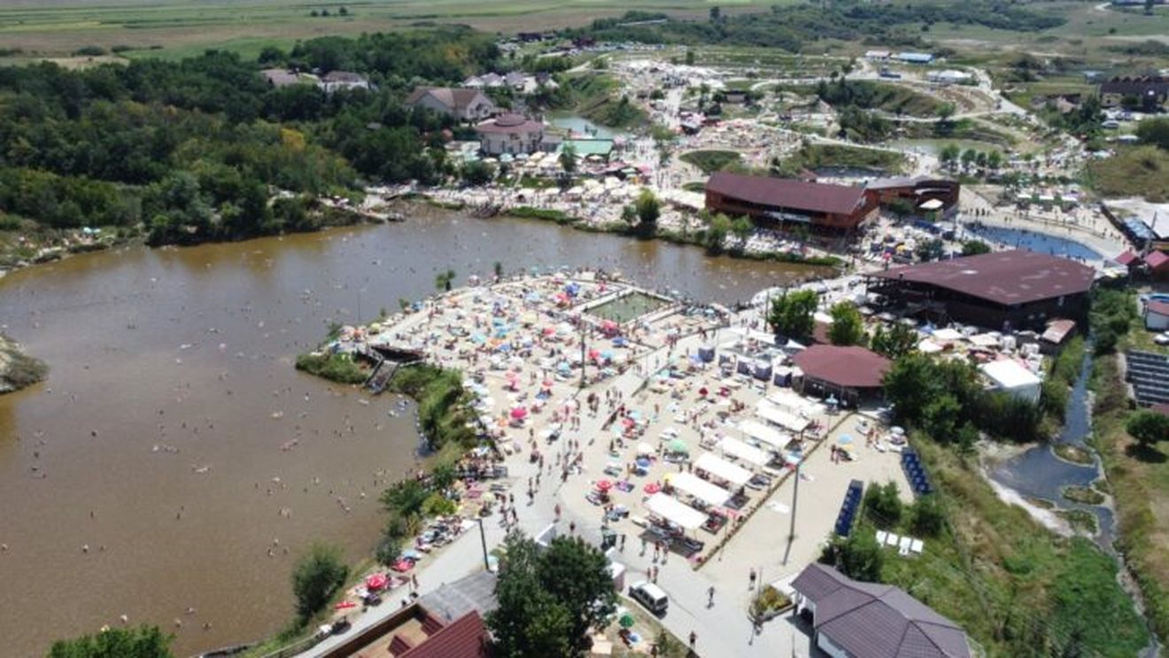 Lacurile de la Ocna Sibiului se deschid astăzi / Temperatura apei ajunge la 32 de grade