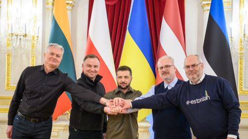 Zelenski critică țările ”meschine” care nu au ajutat Ucraina și elogiază sprijinul Poloniei și al țărilor baltice: ”Am o relație personală foarte strânsă cu președintele Andrzej Duda, în primele zile de război am vorbit doar pe Whatsapp”