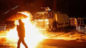 Peste 20 de oameni au fost arestaţi şi trei parlamentari ai opoziţiei au fost spitalizaţi după ciocniri în capitala albaneză Tirana