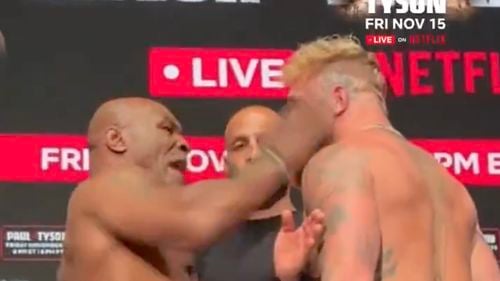 VIDEO Mike Tyson i-a dat o palmă lui Jake Paul la cântarul oficial