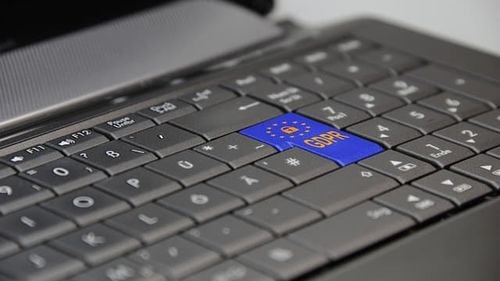 Intră în vigoare regulamentul european privind prelucrarea datelor personale. Totul despre noile tale drepturi și obligații