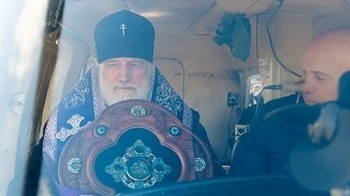Șeful Bisericii Ortodoxe din Belarus a aruncat apă sfințită din elicopter pentru a proteja Minsk-ul de coronavirus