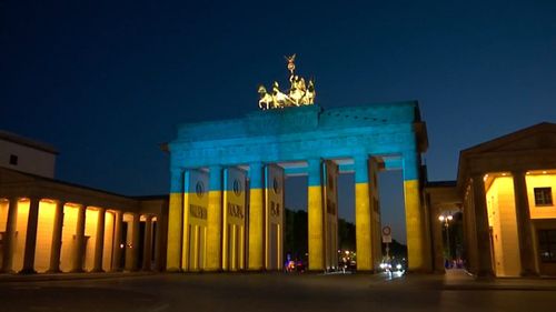 Macron și Scholz și-au arătat sprijinul pentru Ucraina mergând împreună sub Poarta Brandenburg, simbol al Războiului Rece