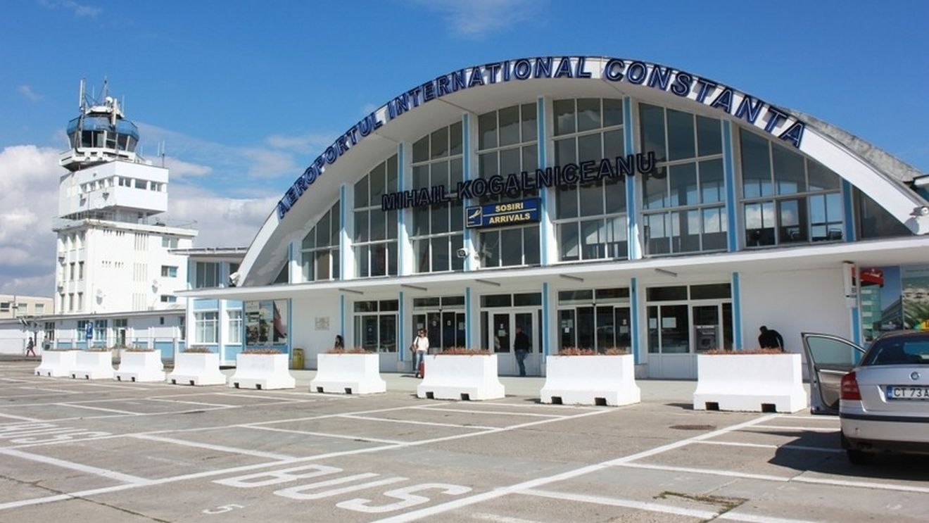 Turismul de pe litoral, blocat la sol: Aeroportul Internațional „Mihail Kogălniceanu”, nu are legături interne / Directorul aeroportului: ”Brașovul a ajuns la pasagerul cu numărul 500.000. Noi nu am făcut niciun fel de demers”