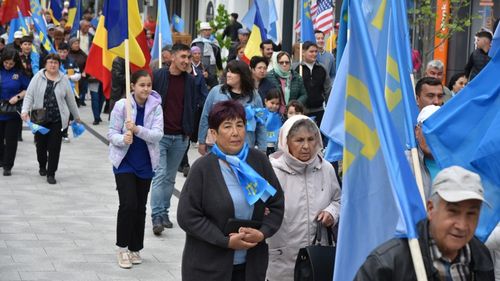 Aproximativ 1500 de etnici tătari au participat la marșul organizat la Constanța, la 80 de ani de la Surghiunul din 1944 și la 10 ani de la anexarea Crimeii