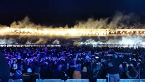 VIDEO FOTO Ultimul bal pe Marele Oval. Coregrafie spectaculoasă a suporterilor timișoreni, meciul vedetelor de la Poli, concerte cu Cargo și Noi din Banat