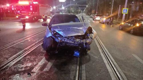 VIDEO Şase persoane au fost transportate la spital după un accident produs la Iaşi, în care au fost implicate două autoturisme