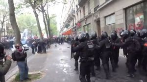 VIDEO Mii de oameni au participat la proteste de Ziua Muncii, în Franța/ La Paris au fost arestate 34 de persoane