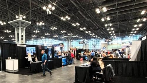 FOTO Cum arătau standurile altor state la Târgul de Turism de la New York/ Standul României, criticat inclusiv de ministrul Turismului
