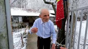 Locul din România unde oamenii trăiesc neobișnuit de mult. Secretul lui nea Gică, neobosit la 101 ani