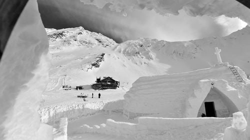 Hotelul de Gheaţă de la Bâlea Lac se deschide joi