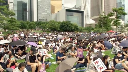 Elevi și studenți din Hong Kong protestează în prima zi de școală