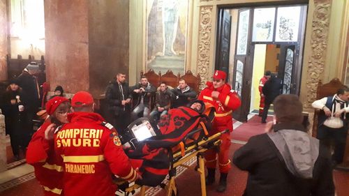 22 de elevi din Olt, găsiți dormind în Catedrala Încoronării din Alba Iulia, din lipsa cazării. Un copil a ajuns la spital