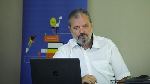 Peter Eckstein Kovacs: Nu am vorbit nici cu Orban, nici cu Cioloș, nici cu Băsescu despre nominalizarea pentru Avocat al Poporului / La votul în plenul reunit pentru candidatura mea se va vedea cine are majoritate