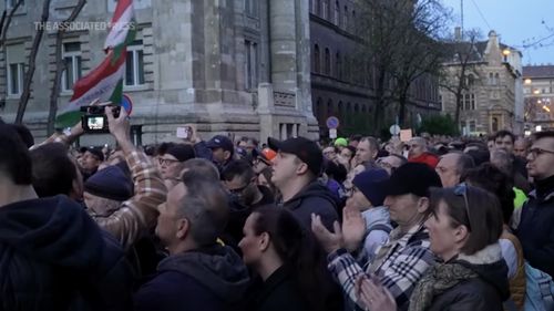 Mii de persoane au manifestat la Budapesta în fața Parlamentului ungar pentru servicii de sănătate mai bune