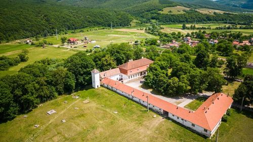 Castelul şi muzeul calului secuiesc din județul Covasna vor fi inaugurate în vara anului viitor / ”Covasna are cele mai multe conace şi castele din România pe kilometru pătrat”
