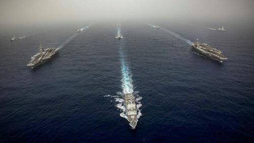 Escaladarea conflictului dintre SUA și Iran: Teheranul amenință Washingtonul că va cunoaște ”gustul amar al înfrângerii” după ce americanii au trimis în Golful Persic un convoi de 85 de nave, inclusiv un crucișător lansator de rachete și un submarin / Tensiuni între SUA și Uniunea Europeană