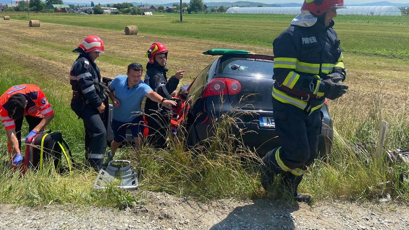 Accident cu cinci răniți în județul Bistrița-Năsăud. O șoferiță de 26 de ani a fost transportată cu elicopterul SMURD la Târgu Mureș