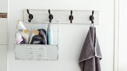 Șase șampoane ale unor producători cunoscuți conțin ingrediente care pot dăuna sistemului reproducător, sănătății fătului și pot provoca sensibilizarea pielii. InfoCons, sistemul european de alertă, a emis mai multe alerte