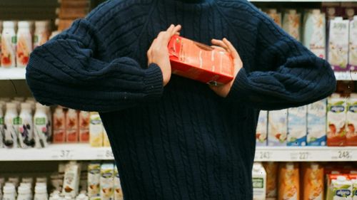 Ordinul emis de Protecția Consumatorilor privind combaterea fenomenului „Shrinkflation” intră în vigoare de joi / Operatorii economici, obligați să informeze consumatorii complet, corect şi precis cu privire la modificarea cantităţilor de produs