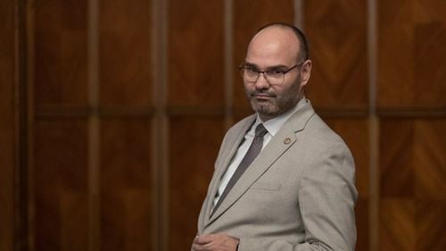 Șeful Autorității Electorale Permanente susține în continuare că angajarea cumnatei sale în instituție a fost „legală și morală” / „Nu am de ce să demisionez şi nici să fiu schimbat, pentru ca am respectat legea, cea civilă şi cea penală”