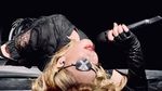 Madonna susține un concert-surpriză în Times Square înainte de lansarea noului său album / Concertul a durat un sfert de oră
