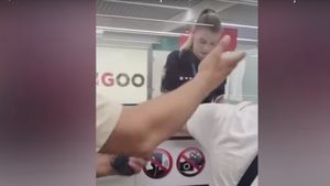Scandal pe aeroportul din Chişinău, al susţinătorilor lui Ilan Şor care se întorceau din Rusia. S-au îmbrâncit cu poliţiştii şi au strigat sloganuri împotriva Maiei Sandu