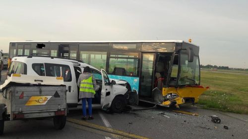 Coliziune pe Aeroportul Otopeni între două mașini: 4 angajați răniți, nici un pasager afectat