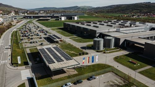 Analiză de sector. Industria prelucrătoare a pierdut peste 100.000 de angajați într-un an. Care sunt cele mai puternice firme și marii angajatori?