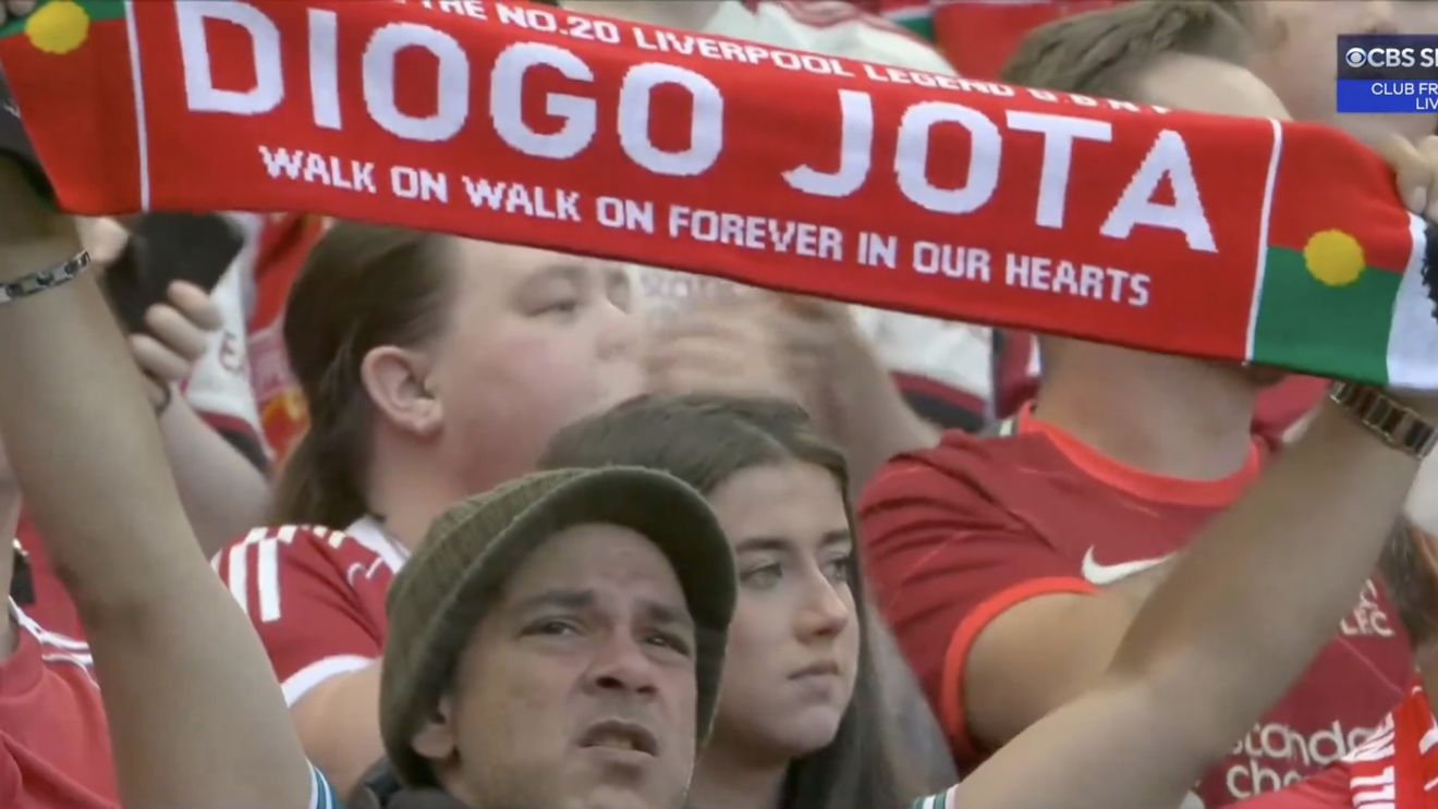VIDEO Fanii de la Liverpool, omagiu pentru Diogo Jota la primul meci pe Anfield de la decesul atacantului