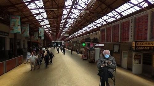 ”Pune-l pe Bernie Sanders unde vrei”: joc amuzant după ce politicianul de stânga a apărut cu mănuși tricotate de lână la ceremonia de inaugurare a lui Biden