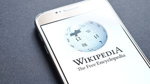 Wikipedia împlinește 20 de ani: Un ''dinozaur'' din epoca internetului non-profit a devenit cea mai mare enciclopedie a lumii, cu peste 55 de milioane de articole publicate în 309 limbi
