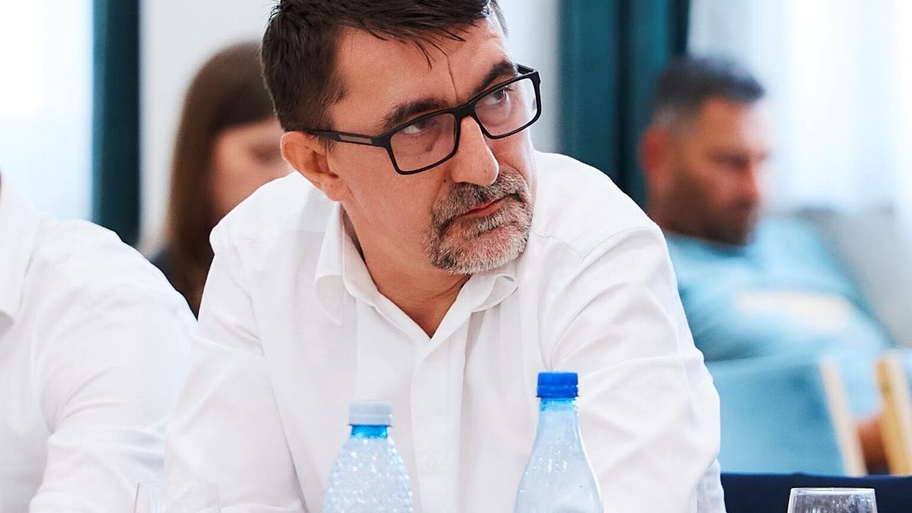 Senatorul UDMR Lóránd Turós e indicat de o publicație ungară că ar prelua prin achiziție 12 frecvențe radio în Transilvania, care se aflau sub controlul FIDESZ