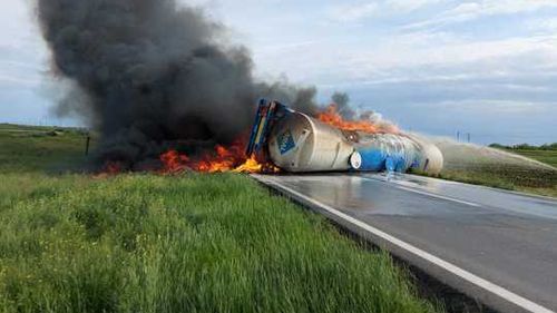 O cisternă cu motorină s-a răsturnat pe DN 21A, în județul Brăila, a luat foc și a explodat. Nu sunt victime