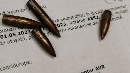 BREAKING O femeie care apare pe lista colaboratorilor AUR a încercat să introducă în Parlament patru gloanțe, susține Alfred Simonis: ”E un incident extrem de grav, așa a început și Hitler” / Simion: ”Erau brelocuri, e o invenție”